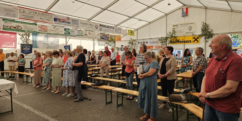 Wortgottesdienst im Zelt