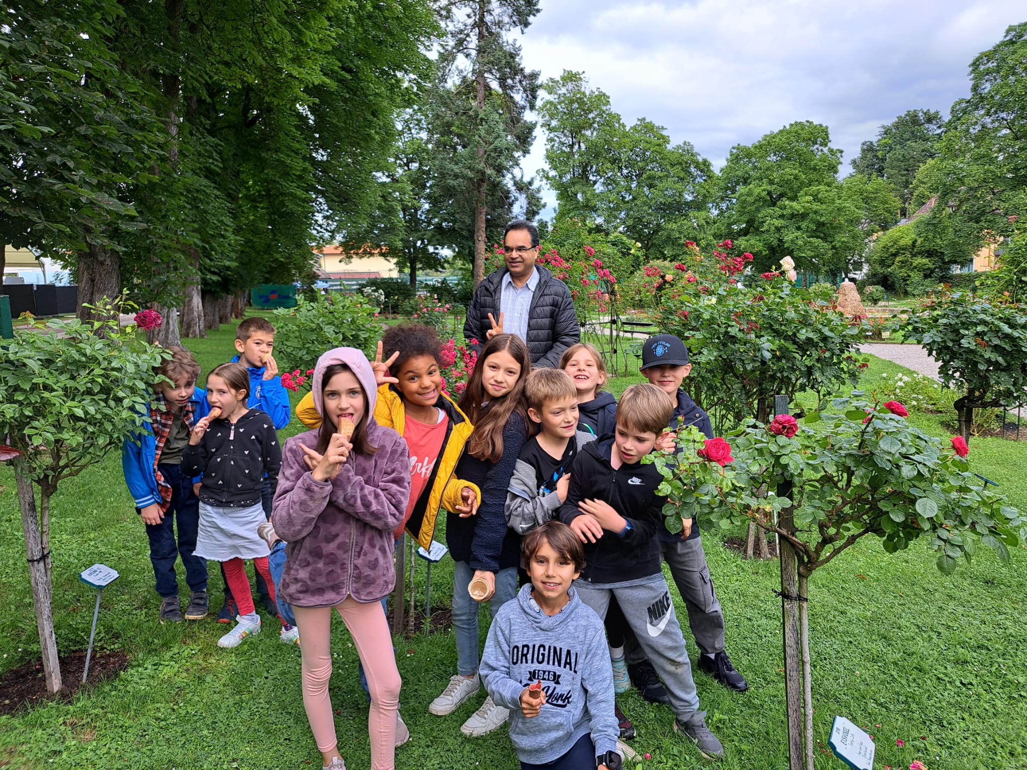 Erstkommunionkinder / Pfarre Bad Sauerbrunn Eis essen