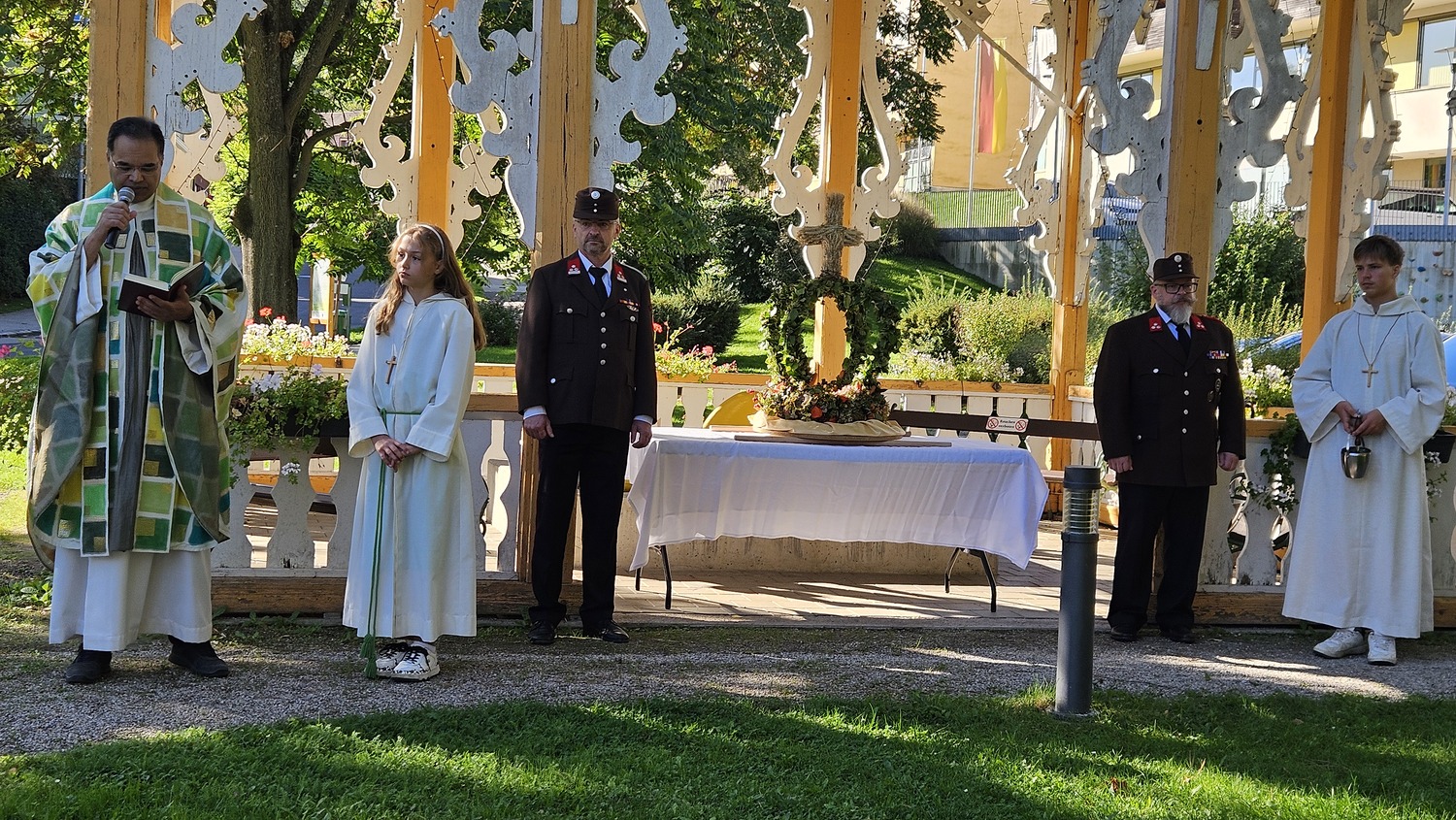 Erntedankfest 2025 / Nadine Hutter Segnung Erntedankkrone