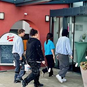 Projekt 'Bunt wie das Leben' / © Diözese Eisenstadt/Mario Bachhofer Vivian Fuchs, Leon Trimmel, Ayscha Vadaeva, Rada Bodaka (Schüler:innen der Polytechnischen Schule Oberpullendorf)