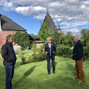 Maiandacht im Schlosshof.