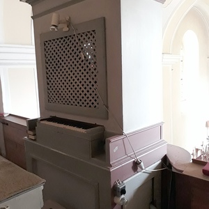 Stöttera - Filialkirche zur Kreuzerhöhung / Gottfried Allmer Brüstungsorgel von hinten.