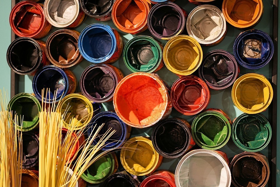 Farbtopf / https://pixabay.com/de/farbe-dose-bunt-kunst-kunstwerk-3129832/