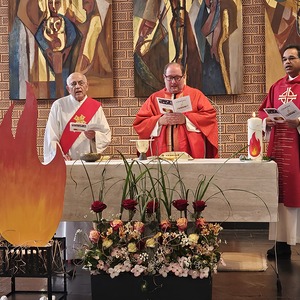 v.l. Diakon Dr. Peter Zotti, Pfarrer Roman Schwarz und Pater Kuruvila