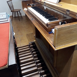 Großmürbisch - Pfarrkirche St. Stephan, König von Ungarn / Gottfried Allmer Freistehender Spieltisch.
