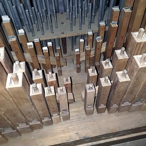 Kleinfrauenhaid - Pfarrkirche St. Maria Himmelfahrt / Gottfried Allmer Pfeifenwerk - Brüstungspositiv.