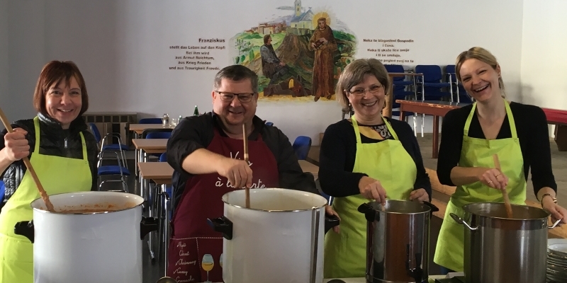 PGR kocht Fastensuppe / Stipsits Alfred