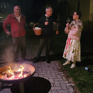 Feuerwache: v.l. Harald Lechner, Pfarrgemeinderat Andi Reisner und Kathi Graner