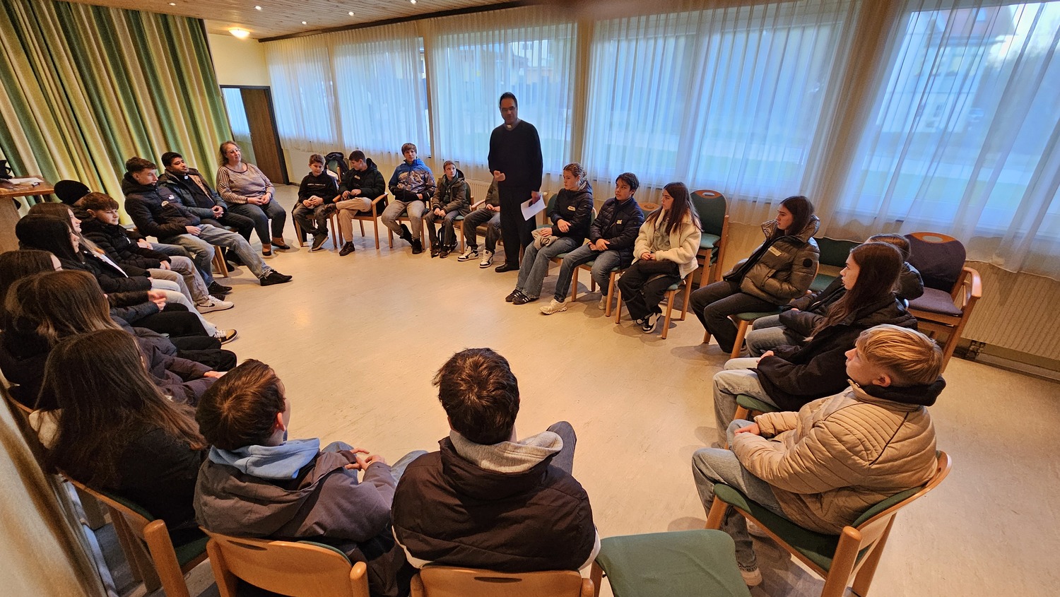 Firmvorbereitung 2024-11-23 / Nadja Hutter Kennenlernrunde Im Kommunikationsraum