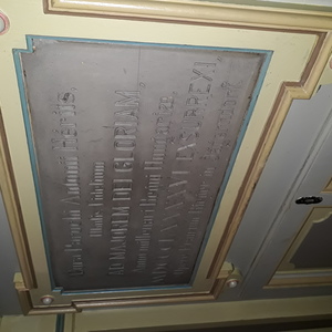 Siegendorf - Pfarrkirche Allerheiligen / Gottfried Allmer Stifterinschrift.
