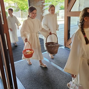 Einzug Erstkommunionkinder