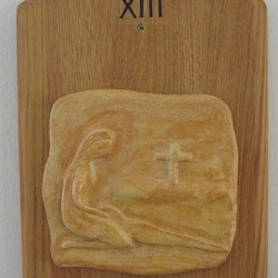 Jesus wird vom Kreuz abgenommen und in den Schoß seiner Mutter gelegt                               