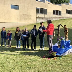 Maiandacht im Pfarrgarten